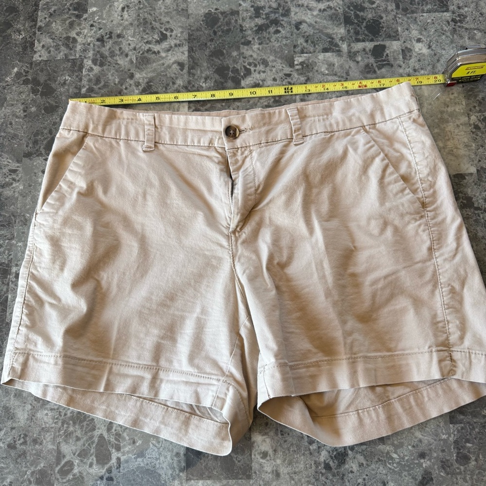 Old Navy Beige Women's Chino Shorts